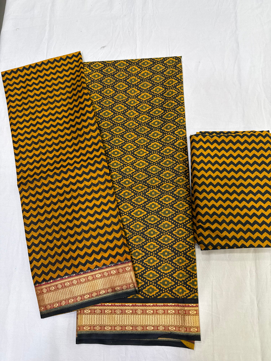 Cotton gadhwal border suit
