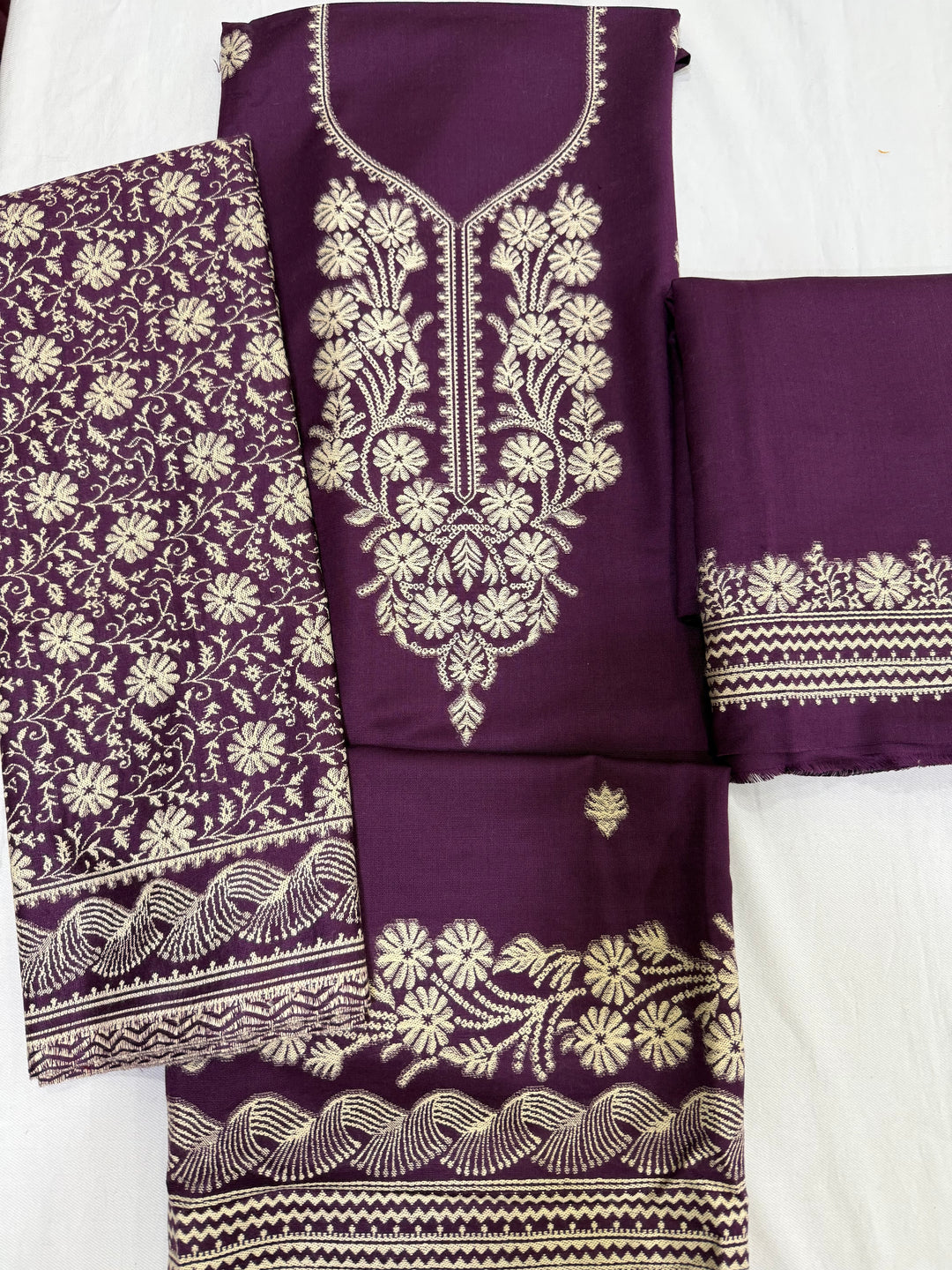 Premium woolens thread weaving