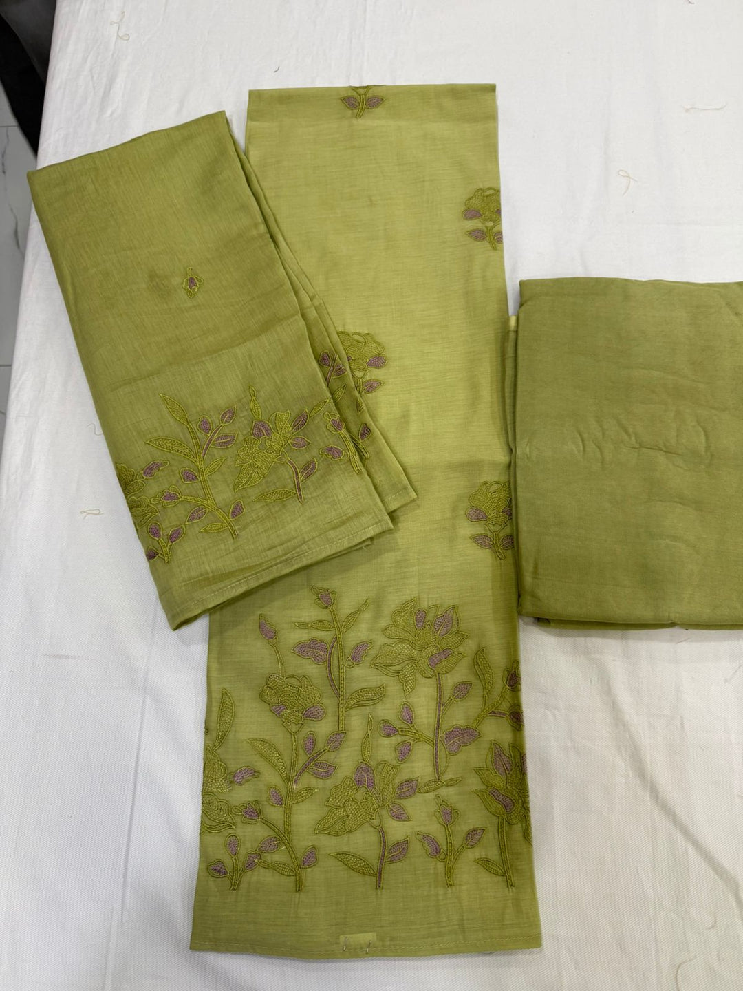 Elegant mul embroidered suit set in a soothing pastel tone